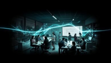 Equipo diverso de una startup colaborando frente a una pizarra en una oficina de Ciudad de México